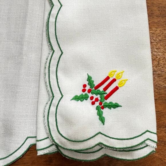 Vintage Christmas Set 4 embroidery placemats & napkins red candle holly berries - Picture 6 of 8